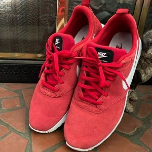 NIKE AIR MAX TAVAS Red Tennis Shoes Court Sneakers Ball Kicks Men’s 10.5